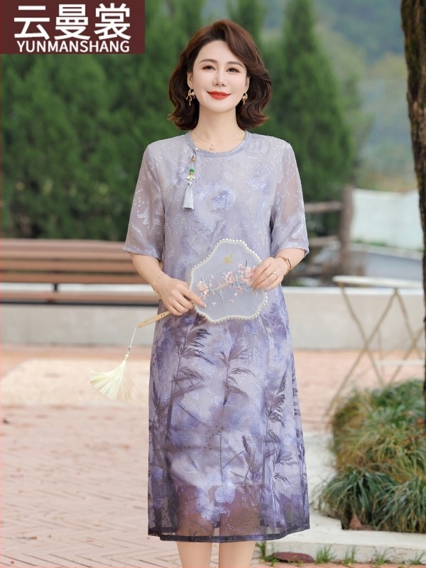 Chiffon poliészter ruha, kerek nyakú, midi hossz, elegáns stílus, friss és édes