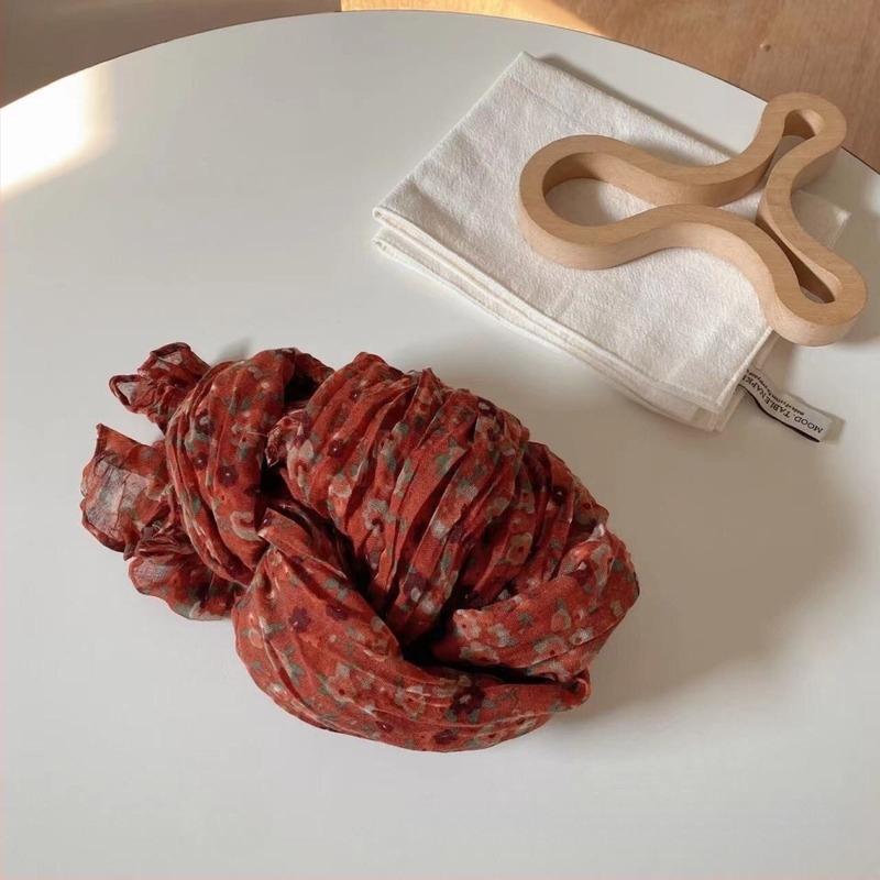Pamut- és lenanyagú kendő virágos mintával, erdei vidéki stílusban, őszre (Szövés: warp knitting • Ősz • Pamut és len • Friss és édes)