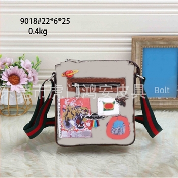 Férfi crossbody táska betűs mintával, városi egyszerű stílus, PU anyag, kód 9018, 2024 tavasz