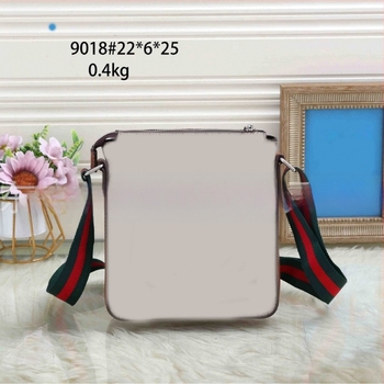 Férfi crossbody táska betűs mintával, városi egyszerű stílus, PU anyag, kód 9018, 2024 tavasz