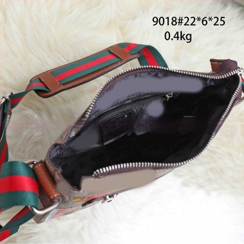 Férfi crossbody táska betűs mintával, városi egyszerű stílus, PU anyag, kód 9018, 2024 tavasz