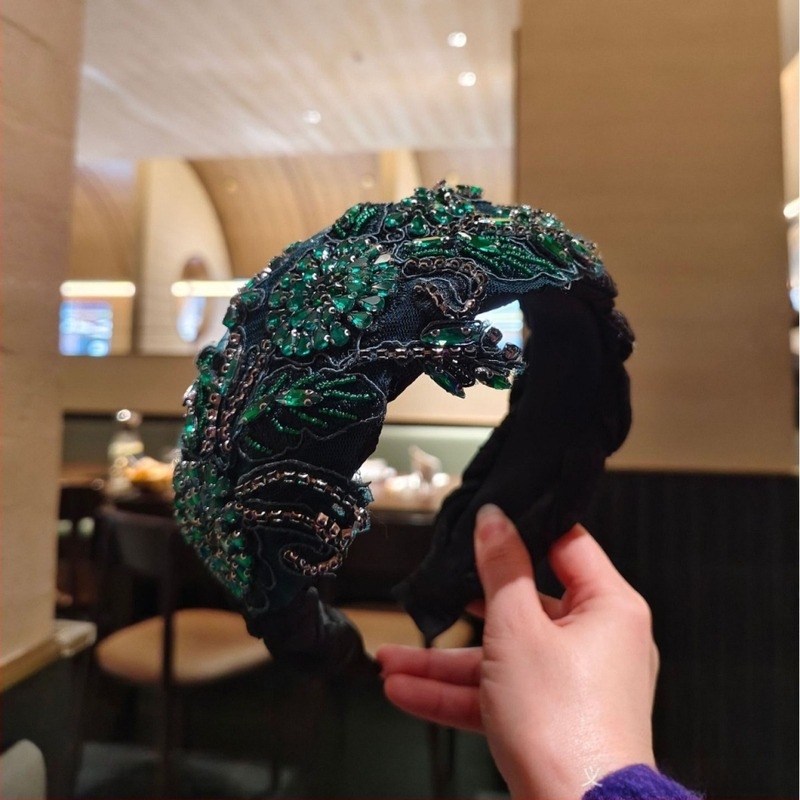 Kézzel készített középkori stílusú fejpánt csipével, textil és hálóval, rozsdamentes acél betéttel – női fejfedő