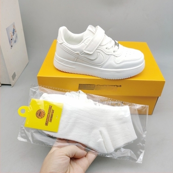 Gyerekeknek vékony talpú tornacipő, felső része szintetikus bőrből, Velcro-zár, EVA talp, alacsony szárú