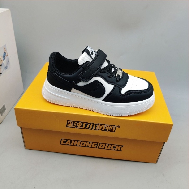 Gyerekeknek vékony talpú tornacipő, felső része szintetikus bőrből, Velcro-zár, EVA talp, alacsony szárú