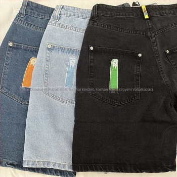 Férfi denim rövidnadrág – középső derék, egyenes szabás, hímzett részlet, pamut 90%, skateboard/hip-hop stílus