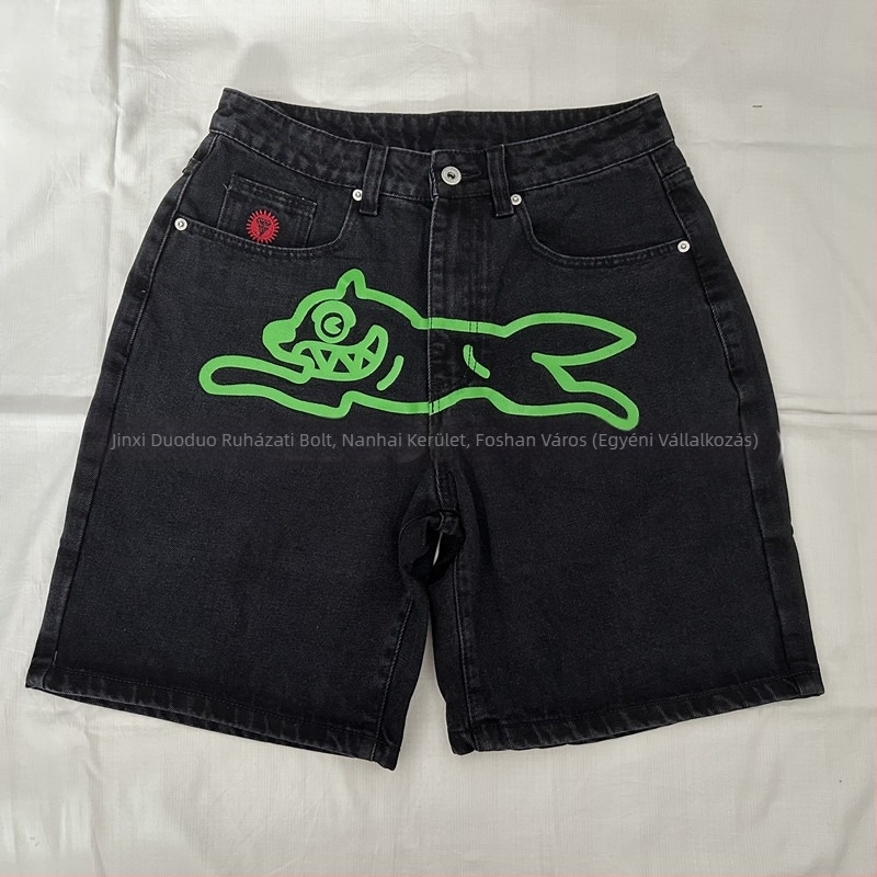 Férfi denim rövidnadrág – középső derék, egyenes szabás, hímzett részlet, pamut 90%, skateboard/hip-hop stílus