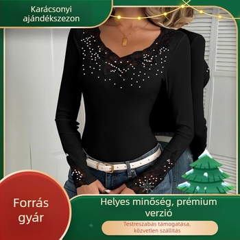 Női hosszú ujjú felső csipke betétekkel és köves díszítéssel, V-nyak, karcsúsított szabás, poliészter.