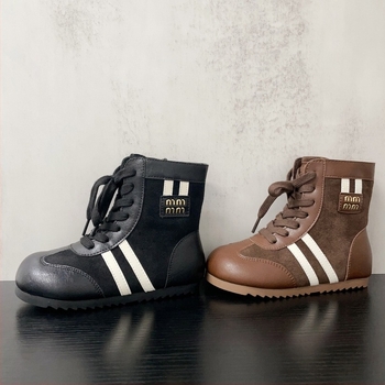 Gyerekeknek szóló középmagasságú csizma, felső része: Super Fiber, gumírozott talp, Velcro-zár, egyszínű mintázat