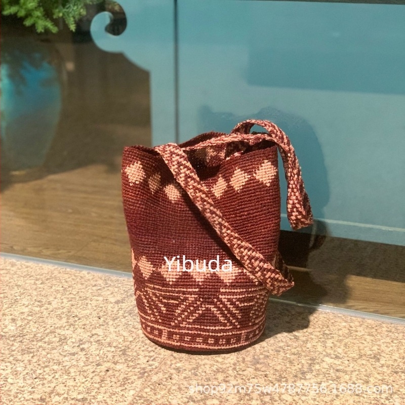 Ibda Raffia vödröstáska, nyitott felső, raffia bélés