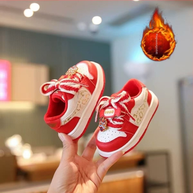 Téli gyerek sportcipő, fleece béléssel, Velcro-zárás, alacsony szár, gumitalp