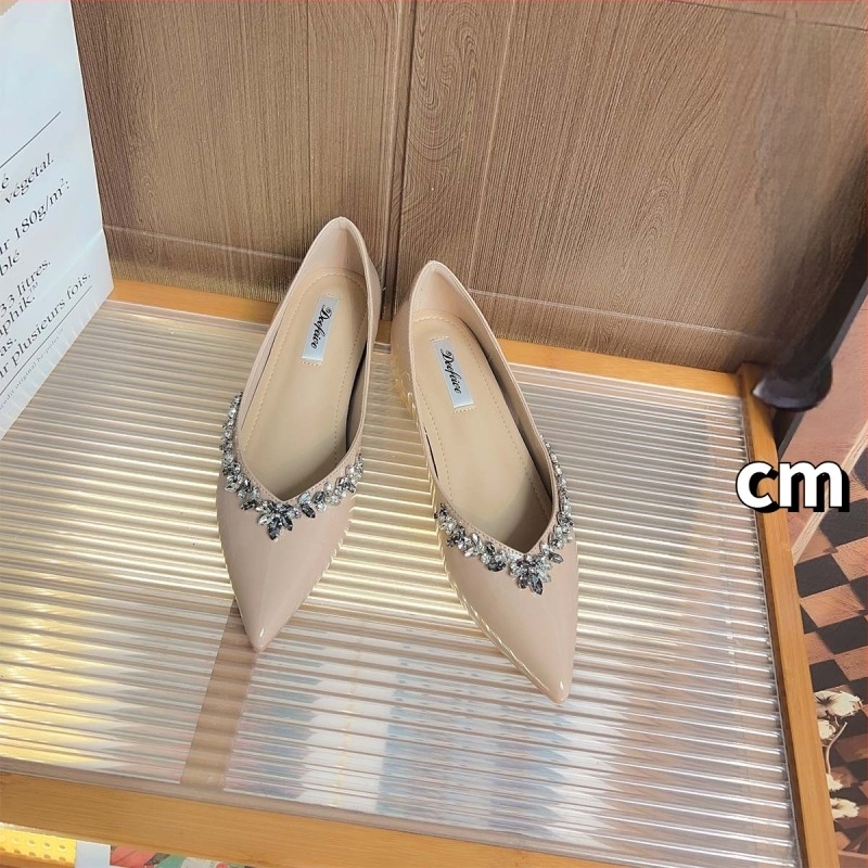Koreai stílusú, hegyes orrú lapos cipő, 3–6 cm sarok, gumitalp, mikroszálas talpbetét