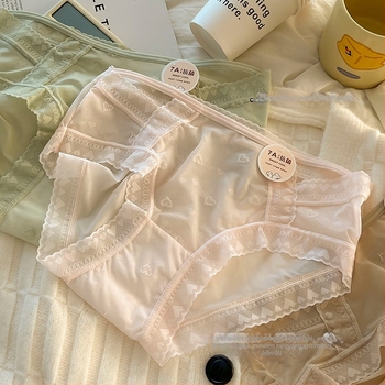 Női alsónemű Ice Silk, légáteresztő, fő anyag 80–90% nylon, intim részen 100% pamut, alacsony derék
