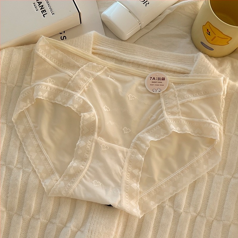 Női alsónemű Ice Silk, légáteresztő, fő anyag 80–90% nylon, intim részen 100% pamut, alacsony derék