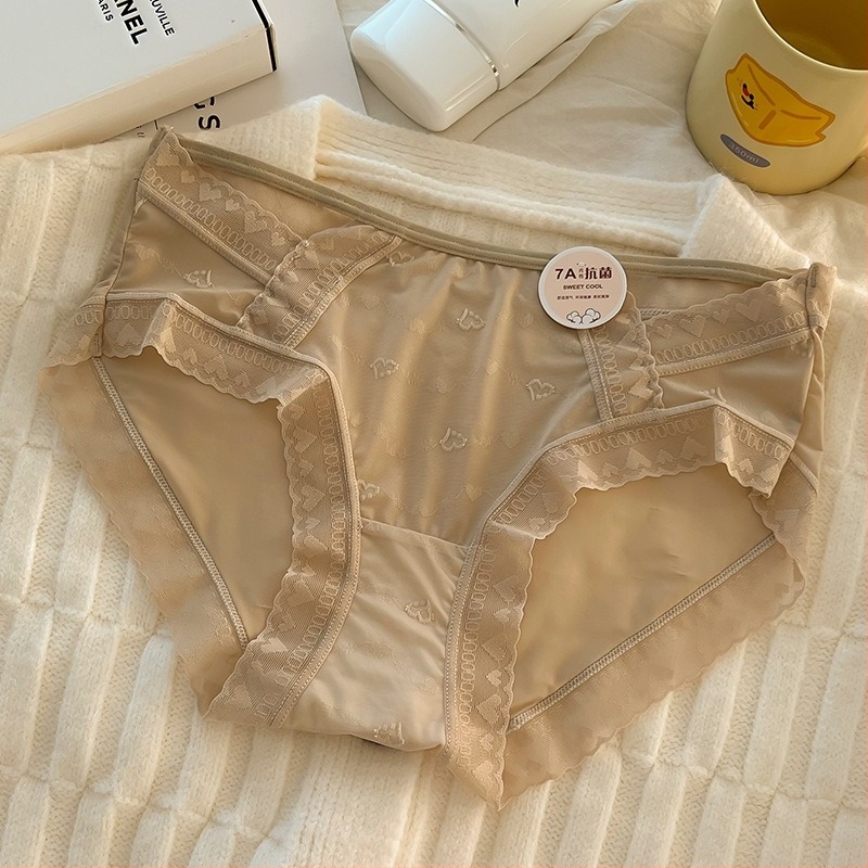 Női alsónemű Ice Silk, légáteresztő, fő anyag 80–90% nylon, intim részen 100% pamut, alacsony derék