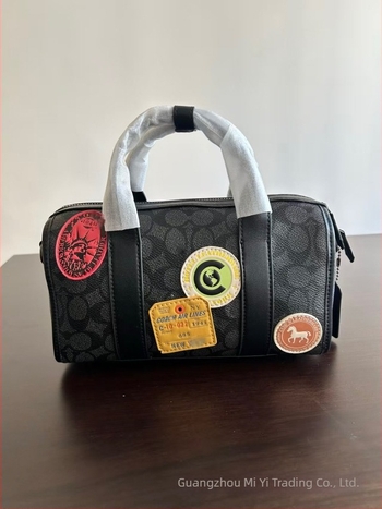 Férfi crossbody táska: valódi bőr, első réteg marhabőr, vízálló, lopás elleni védelem, bővíthető kapacitás