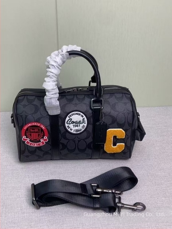 Férfi crossbody táska: valódi bőr, első réteg marhabőr, vízálló, lopás elleni védelem, bővíthető kapacitás