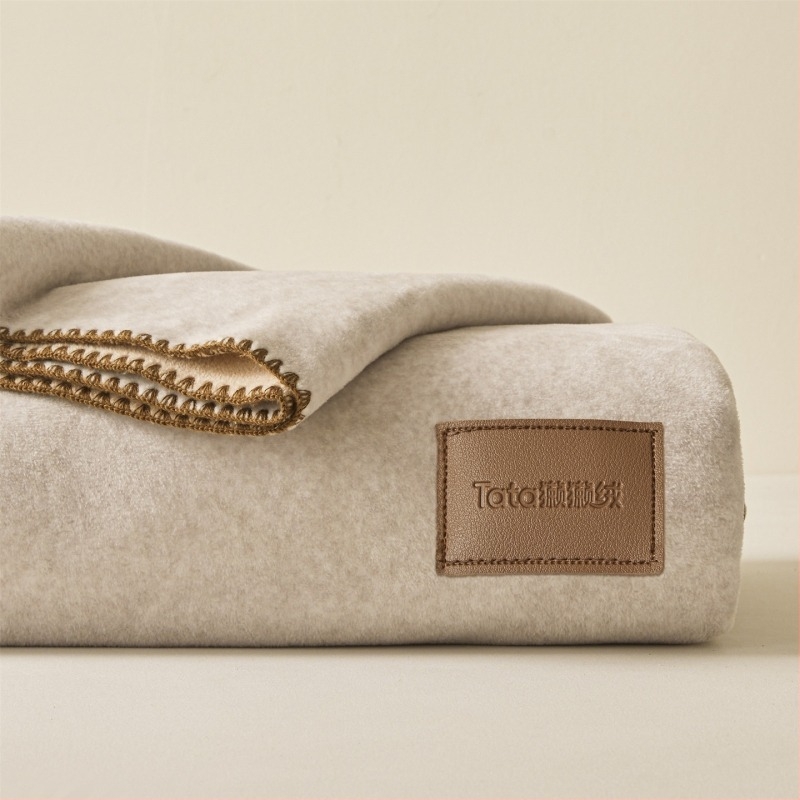 Többcélú dupla rétegű vastag pléd szintetikus rostokból — Source Weave Taste; 300 g alatt