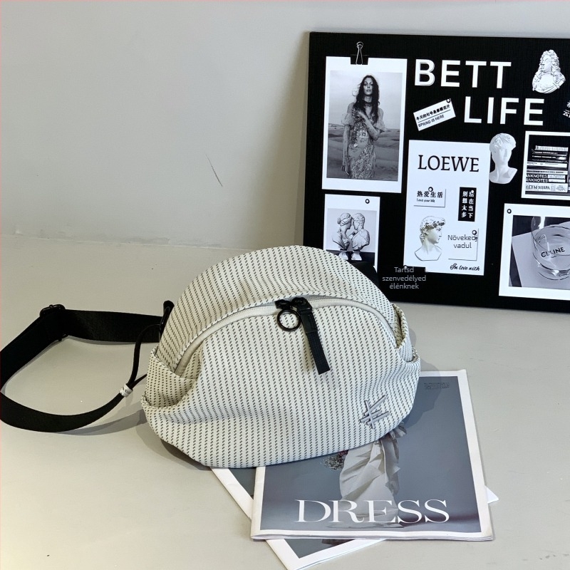 Női crossbody táska – városi minimalista stílus; PU anyag; cipzáras nyitás; poliészter bélés; belső cipzáros rekesz