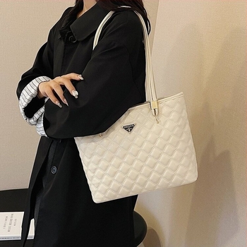 PU tote táska, városi letisztult stílus, horizontális négyzet alakú forma, cipzár, poliészter bélés