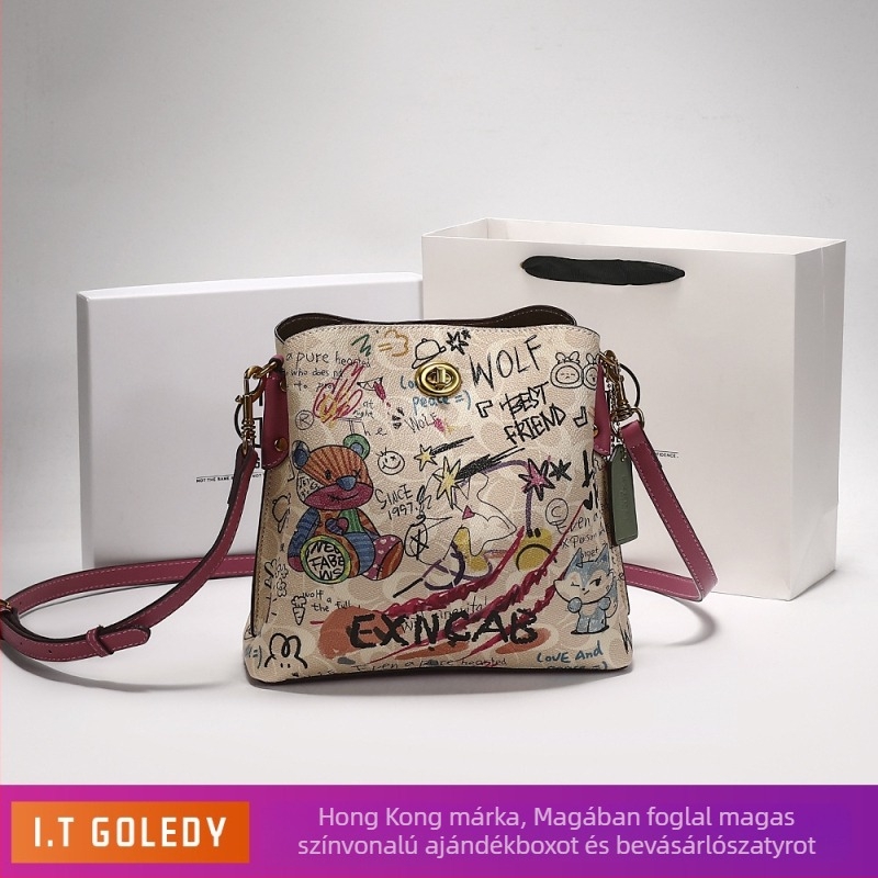 Crossbody táska utcai stílusban, PU bőr, horizontális négyzet alak, belső bélés: szintetikus bőr, telefontartó zseb