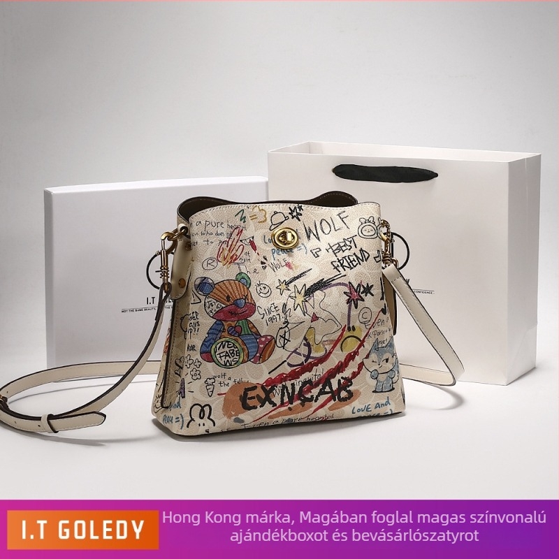 Crossbody táska utcai stílusban, PU bőr, horizontális négyzet alak, belső bélés: szintetikus bőr, telefontartó zseb