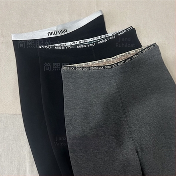 Felhőmintás nadrág, magas derekú, varrat nélküli, fenékformázó hatás, vastag fleece anyag, 9/10 hossz, elasztikus derékszeg