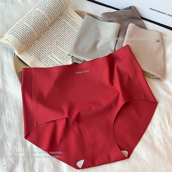 Női alsó nylonból Ice Silk anyaggal, légáteresztő és antibakteriális, középmagas derék, belső mulberry selyem bélés