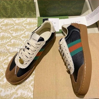 Férfi mindennapi sneakers: felső része bőrből, gumi talp, fűzővel záródó, csúszásmentes