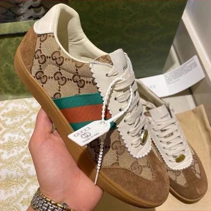 Férfi mindennapi sneakers: felső része bőrből, gumi talp, fűzővel záródó, csúszásmentes