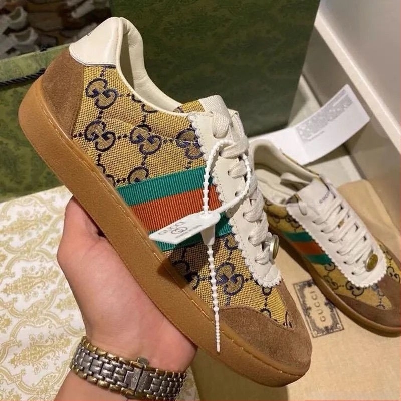 Férfi mindennapi sneakers: felső része bőrből, gumi talp, fűzővel záródó, csúszásmentes