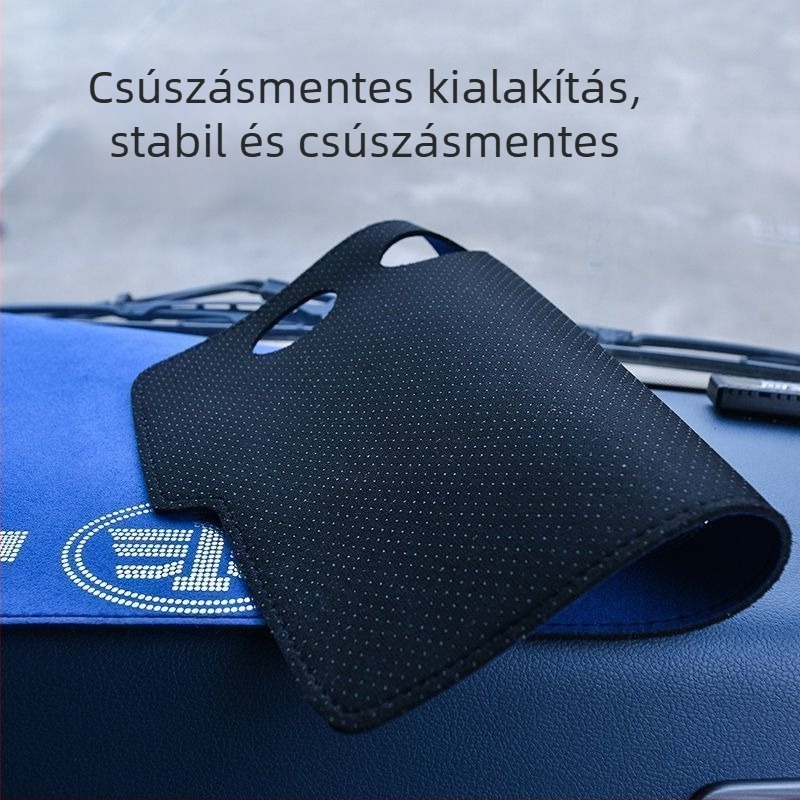 Az Auman GTL verzióhoz illő műszerfal matrac – velúr dekoratív napvédő, egyszínű mintázat, logó nyomtatva, termékkód 8H5576956063Z3