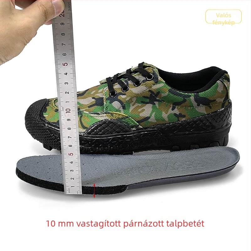 Kopásálló edző- és munkacipő kamuflált mintával, poliészter felsőrész, gumírozott talp, fűzős zárás