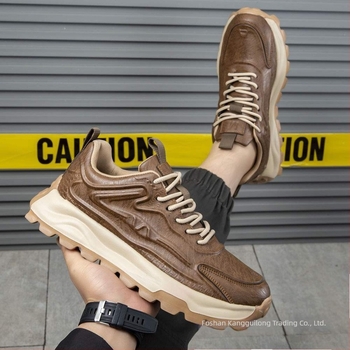 Férfi hétköznapi sneakers több anyagból készült felsőrésszel, EVA talppal, alacsony sarok 1–3 cm, pamut talpbetét, fűzővel záródó, szagellenes funkció