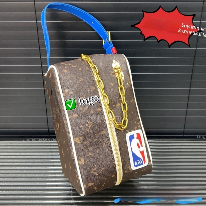 Férfiak számára készült clutch táska valódi bőrből, vízálló, betűs mintázat, vászon bélés, 2025 tavasz