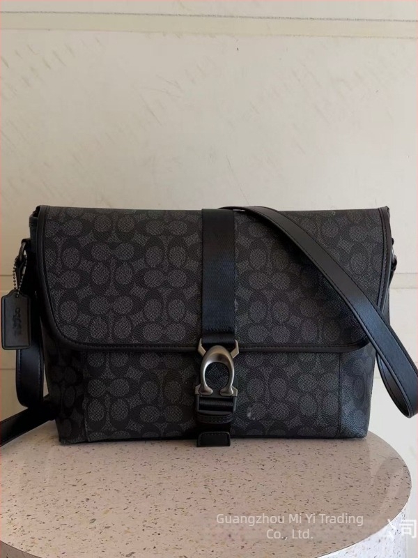 Férfi crossbody táska - városi minimalist stílus, valódi bőr, vízálló és lopás elleni védelem, nagy kapacitás