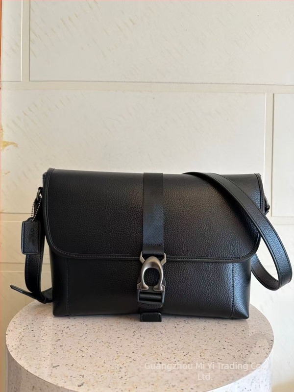 Férfi crossbody táska - városi minimalist stílus, valódi bőr, vízálló és lopás elleni védelem, nagy kapacitás