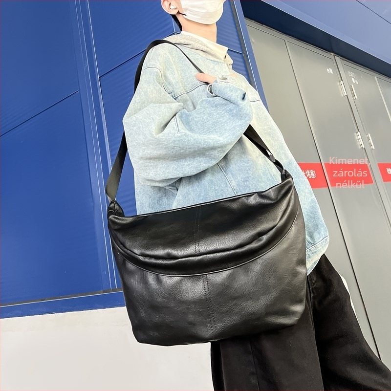 Férfi PU crossbody táska – vízszintes négyzetes forma, háromdimenziós külső, cipzáros nyitás, belső szendvics cipzáras zseb
