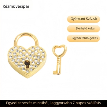 Gyémántos szív lakat medál táskákhoz – Modell M-004; alkalmas táskákhoz, ruházathoz, látványosságokhoz, ajándékokhoz; elektroplakálás, pontfúrás, kézi feldolgozás