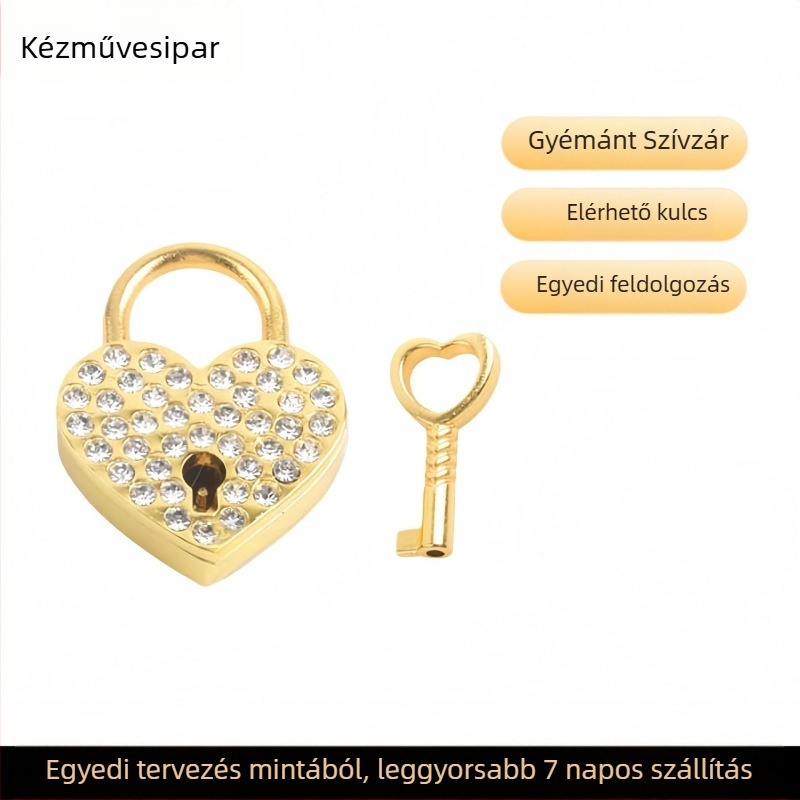 Gyémántos szív lakat medál táskákhoz – Modell M-004; alkalmas táskákhoz, ruházathoz, látványosságokhoz, ajándékokhoz; elektroplakálás, pontfúrás, kézi feldolgozás