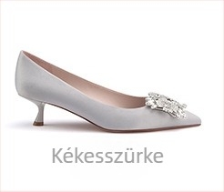 Női cipő négyszögletes csattal, szatén felsőrész, hegyes orr, 6–8 cm sarkú, gumírozott talp, belső talp műbőr