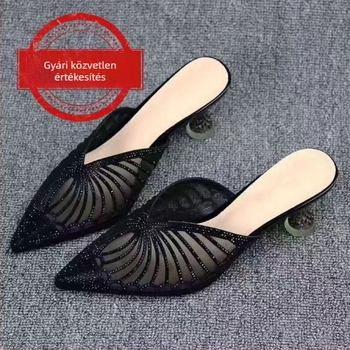 Női egypántos slip‑on szandál, nyitott orrú, hátul nyitott, kristályokkal, alacsony sarok