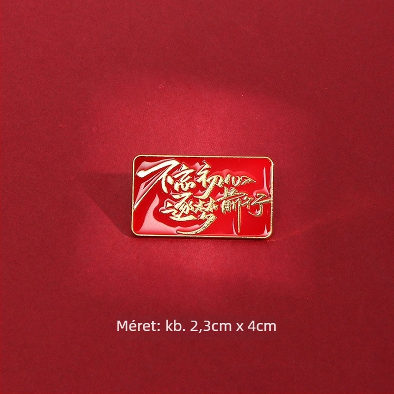 Szöveges kitűző, anyag: ötvözet; kialakítás: szavak; bevonat: elektroplakálás; stílus: Új kínai stílus