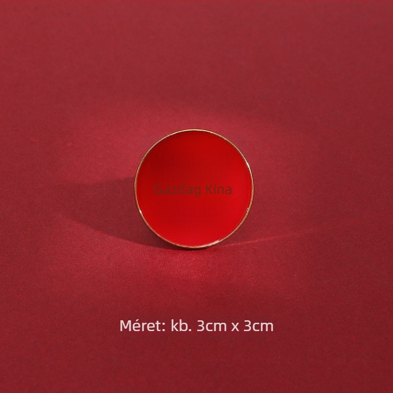 Szöveges kitűző, anyag: ötvözet; kialakítás: szavak; bevonat: elektroplakálás; stílus: Új kínai stílus