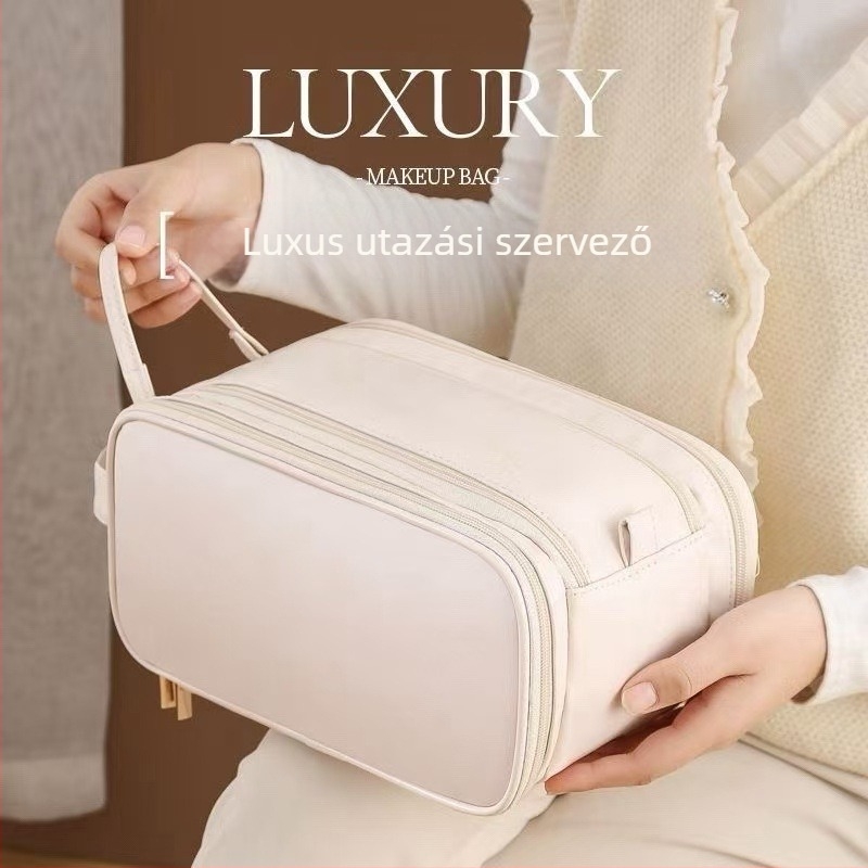 Sminktáska utazáshoz, tágas és hordozható, PU anyagú, betűs minta, vízálló poliészter bélés