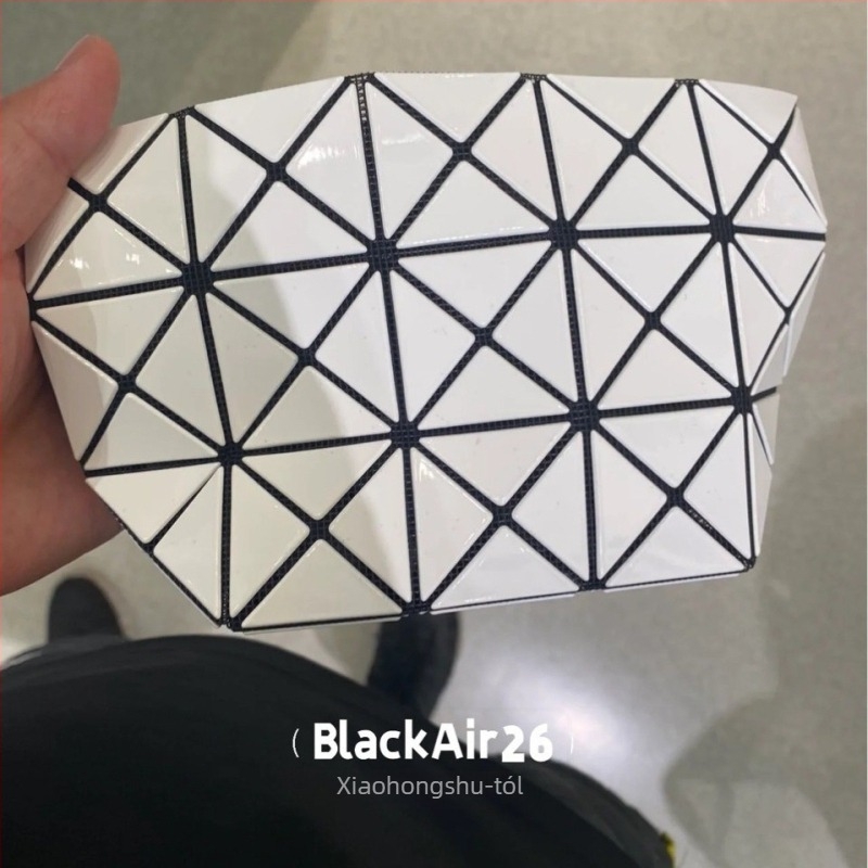 PVC sminkes táska kockás mintával, könnyű nylon bélés, uniszex street style (PVC, kockás minta, nylon bélés, könnyű, uniszex, 2023 tavasz)