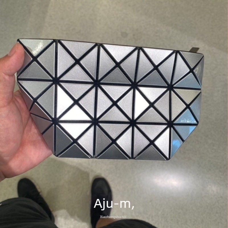 PVC sminkes táska kockás mintával, könnyű nylon bélés, uniszex street style (PVC, kockás minta, nylon bélés, könnyű, uniszex, 2023 tavasz)