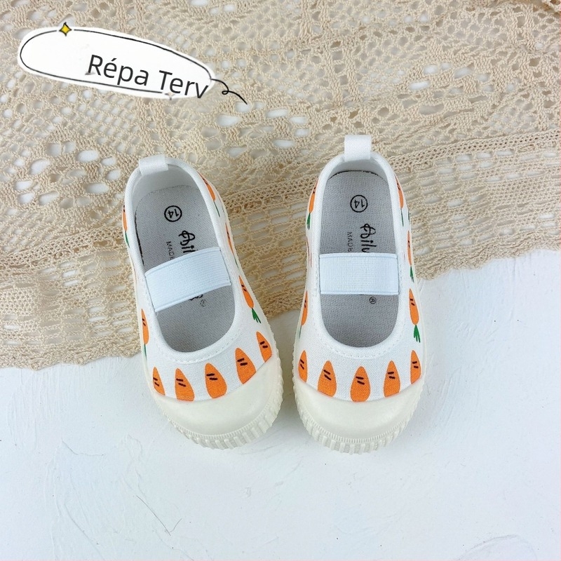 Lányoknak készült vászon slip-on cipő, elasztikus pánttal, alacsony felsőrésszel, kanvas felsővel, csúszásmentes talppal