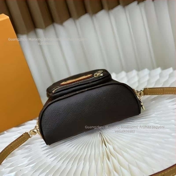 Fisk Mini Bumbag – Monogram mintás valódi bőr derék- és válltáska láncos pánttal, cipzár, vászon bélés, ID zseb, 3D külső, street fashion, 2025 tavasz