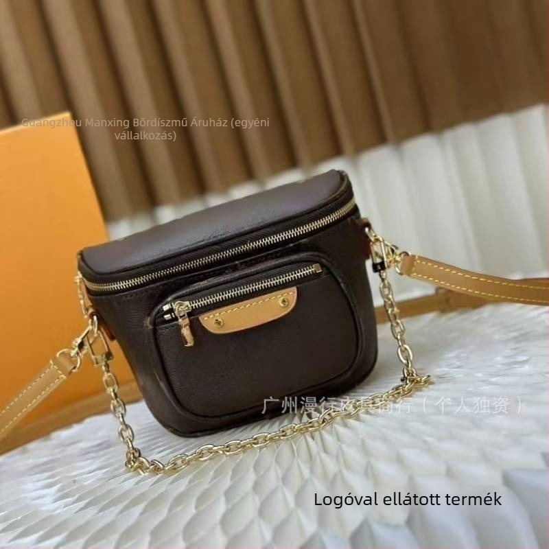 Fisk Mini Bumbag – Monogram mintás valódi bőr derék- és válltáska láncos pánttal, cipzár, vászon bélés, ID zseb, 3D külső, street fashion, 2025 tavasz