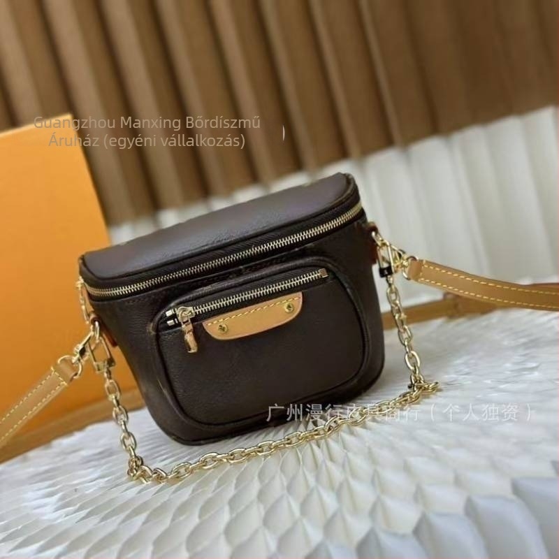 Fisk Mini Bumbag – Monogram mintás valódi bőr derék- és válltáska láncos pánttal, cipzár, vászon bélés, ID zseb, 3D külső, street fashion, 2025 tavasz